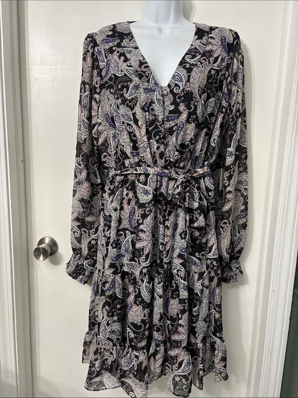 Laundry By Shelli Segal Black Paisley V-Neck Long Sleeve Midi Dress